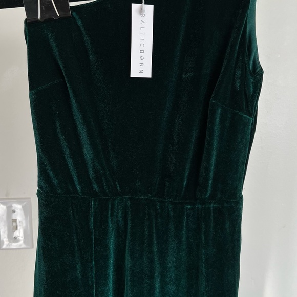 (Emerald Green) Tatiana Velvet One Shoulder Maxi Dress - Picture 8 of 13